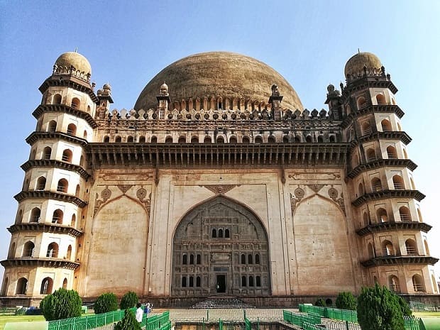 gol gumbaz history