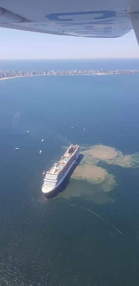 Cruise dumping waste into sea