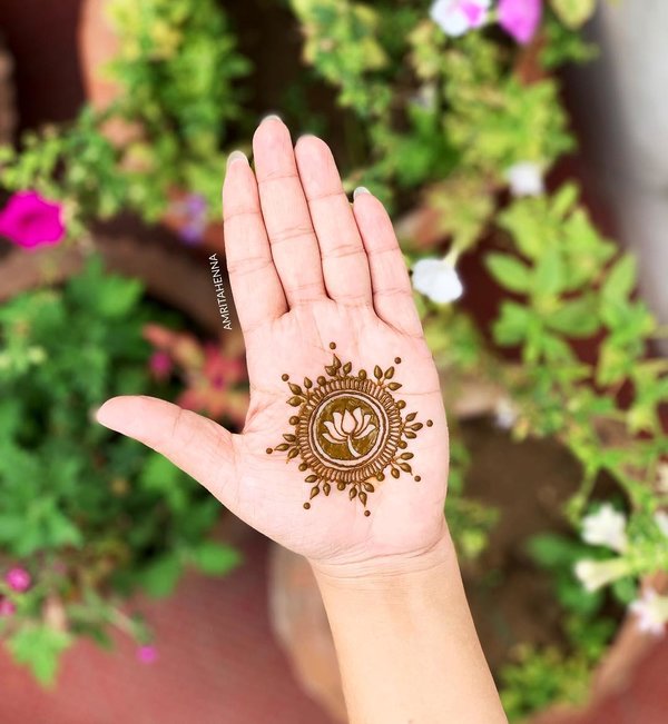 Minimal lotus mehndi design