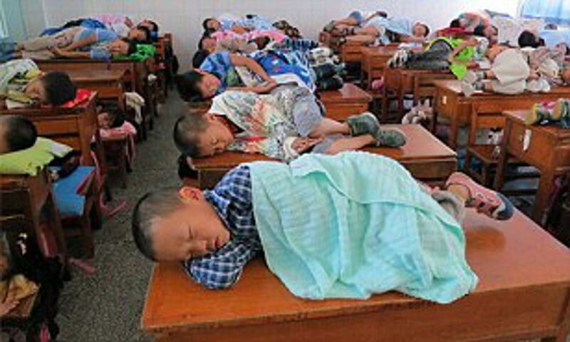 china kids napping in school (1)