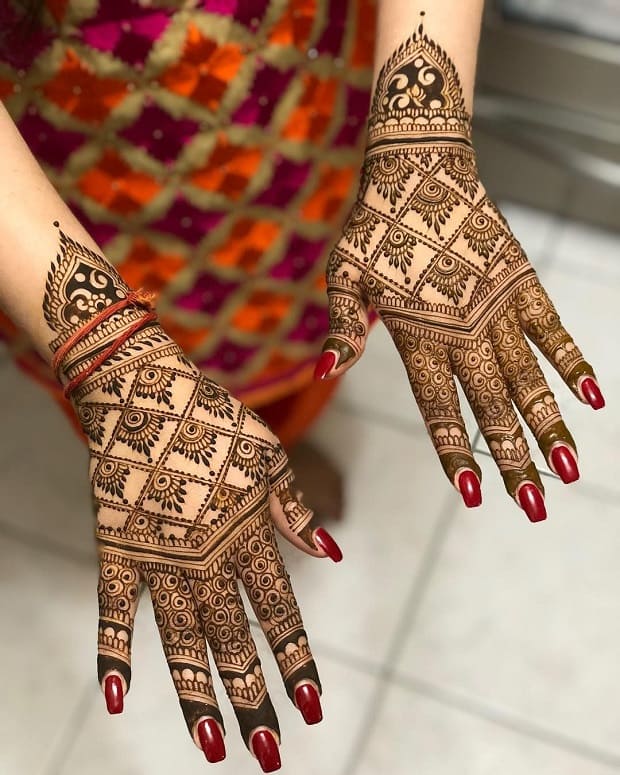 Criss-cross design mehndi