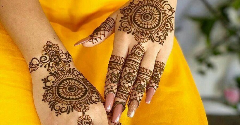 Swag it up! Select A Stylish Mehndi Design For Your Palms With These Steps
