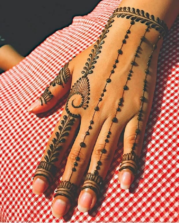 back-hand-mehndi-shahinas-the-line-art