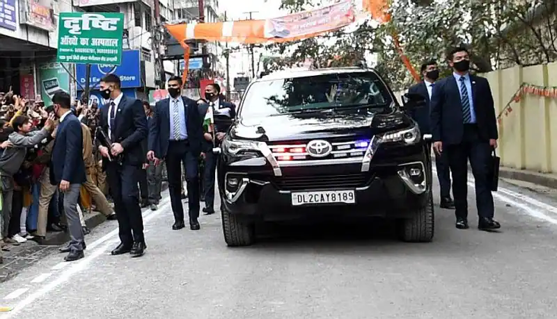 briefcase narendra modi bodyguard