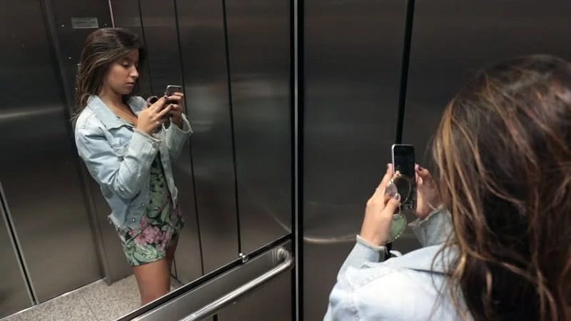 why-elevators-lifts-have-mirror