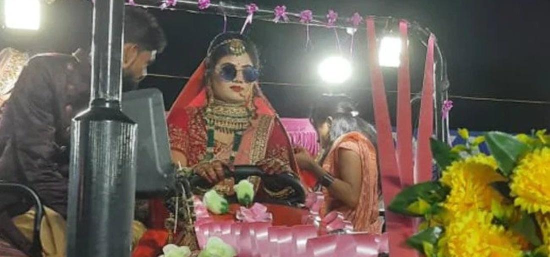 bride wedding venue in Mahindra Swaraj tractor