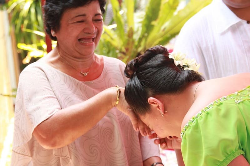 greeting people in Philippines