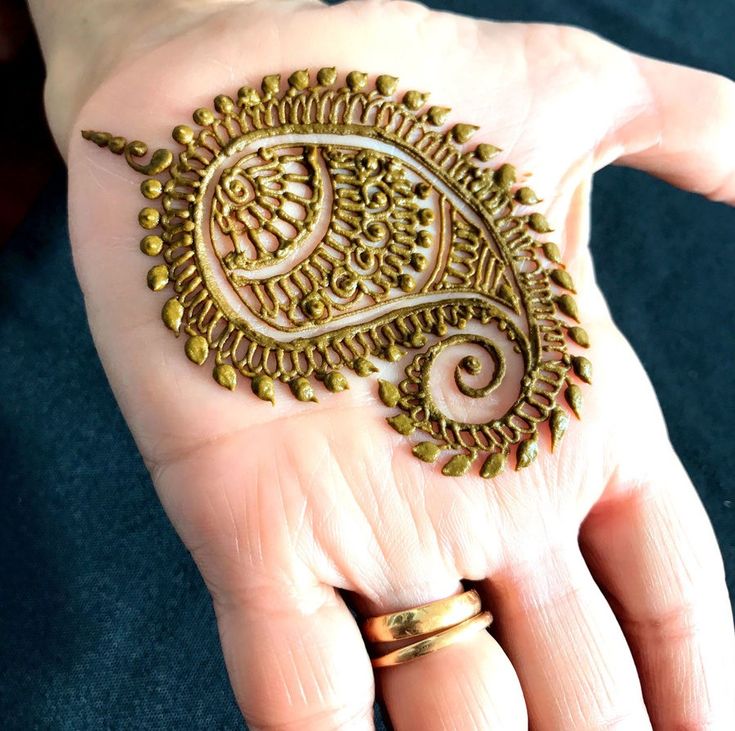 Intrinsic paisley front hand mehndi design