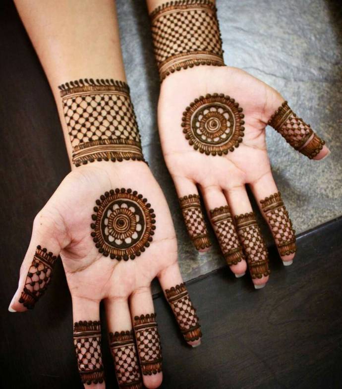 circle mehndi design front