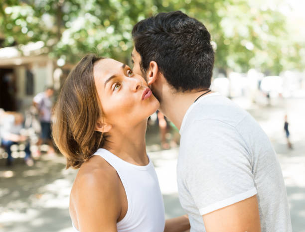 france-greeting-kiss