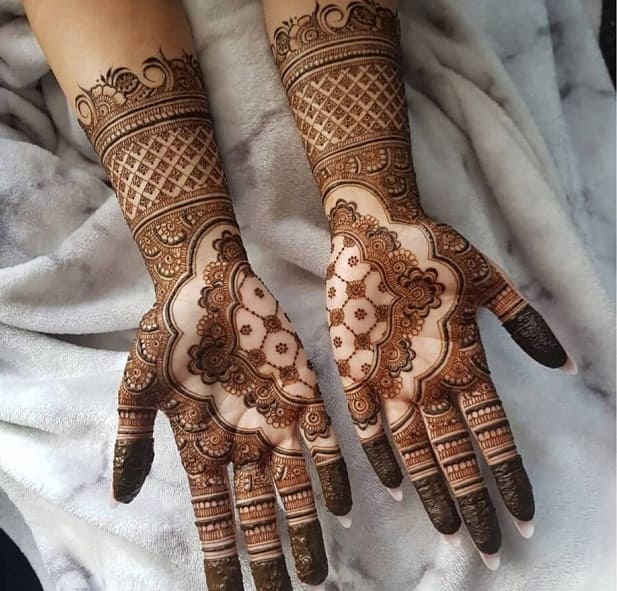 front hand simple mehndi design