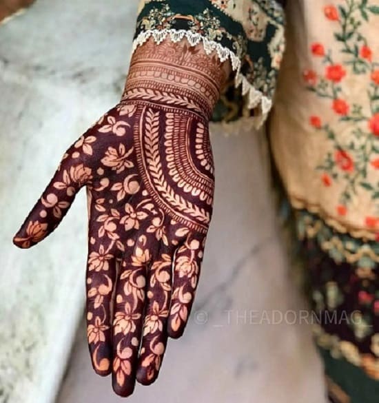 negative-space-floral-bridal-mehandi-design