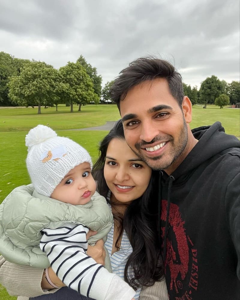 Bhuvneshwar Kumar Wife and daughter