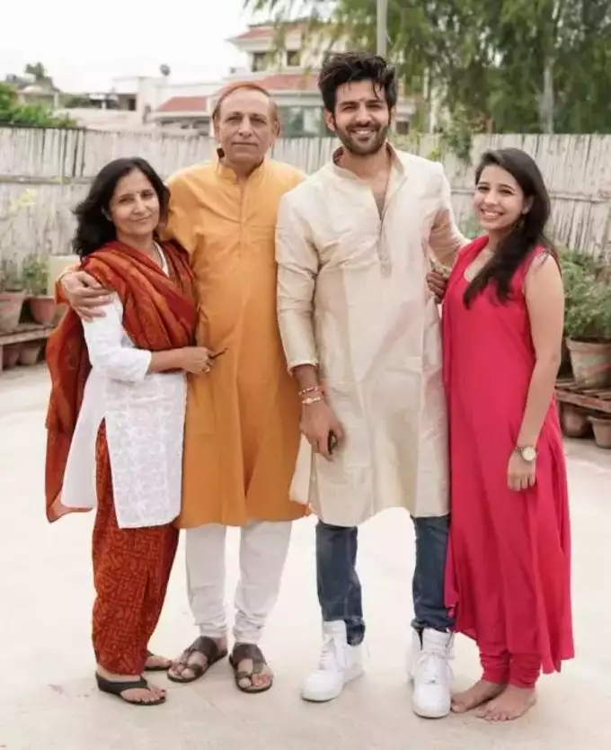 kartik aaryan Family