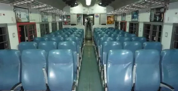 2s coach in train