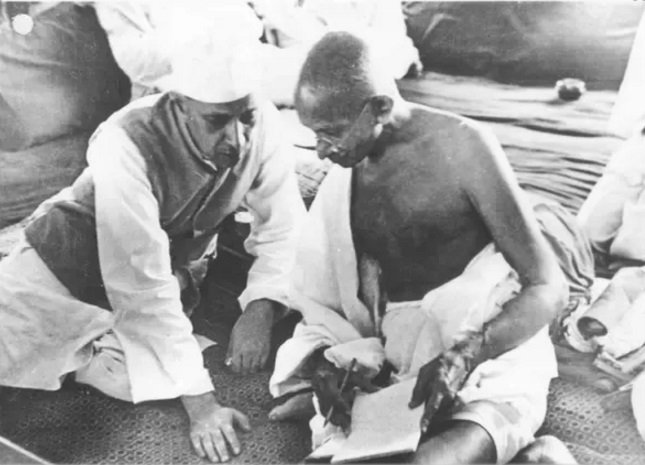 Gandhi discusses the Quit India movement with Nehru