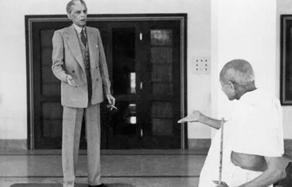 Mahatma Gandhi and Mohammad Ali Jinnah at Jinnah’s house in the 1940s