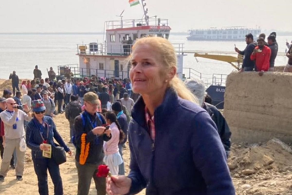 first passengers to board ganga vilas