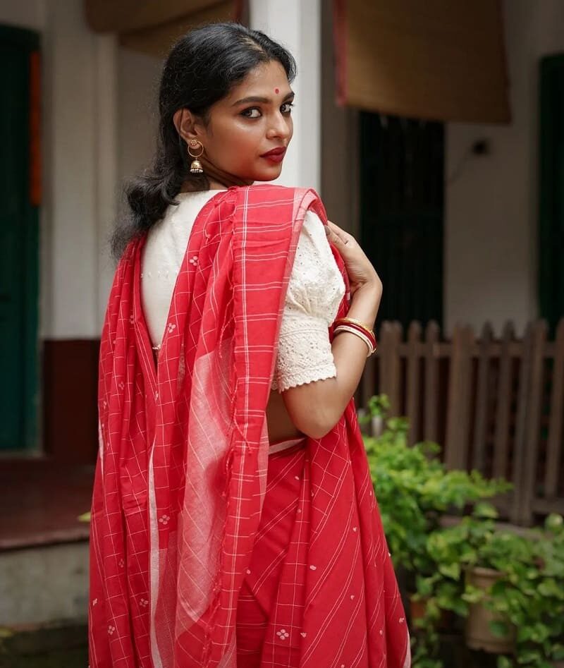 Confident Traditional Saree Poses For Photoshoot | Don't for… | Flickr-sonthuy.vn