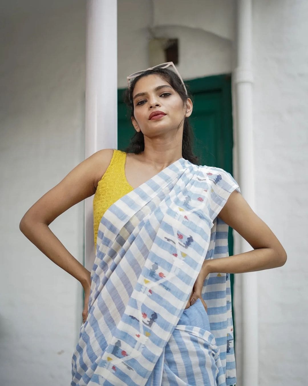 Traditional & Modern Saree Pose Ideas - Imagesque