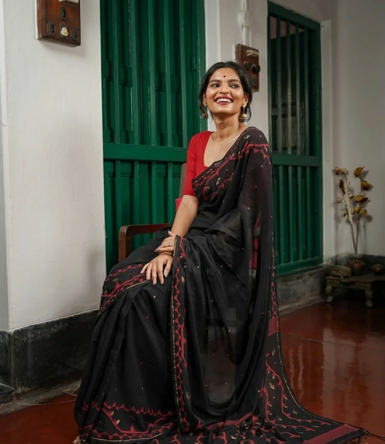 Latest Traditional Kashmiri Silk Saree Poses For Girl-tmf.edu.vn