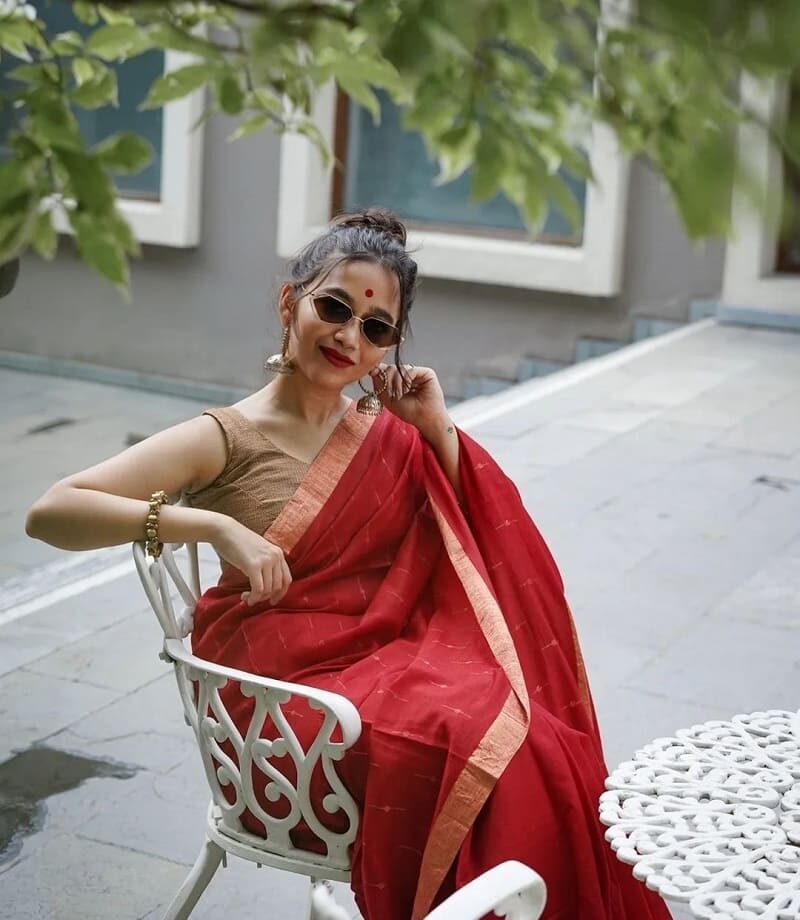 101 Saree Poses A New Twist on Traditional Glamour  Fashionisk