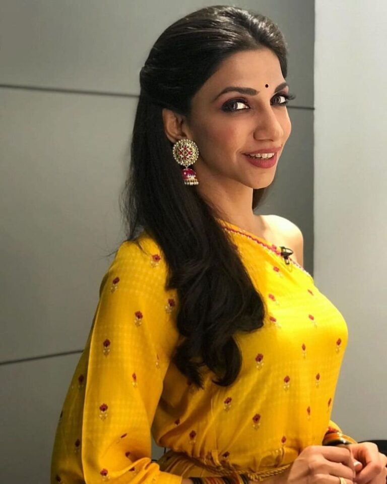 10 Hottest Female Anchors And Presenters Of IPL 2023 10-hottest-female-anchors-and-presenters-of-ipl-2023