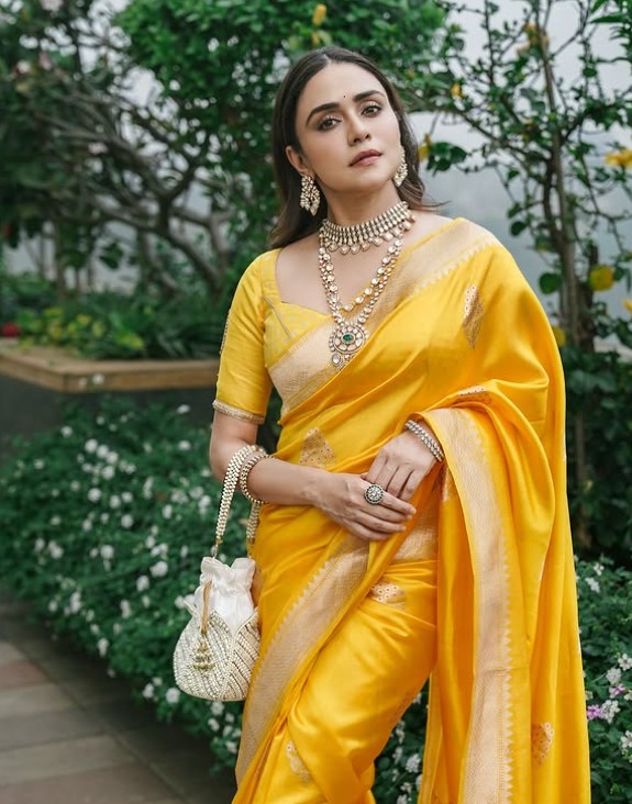 Amruta actress