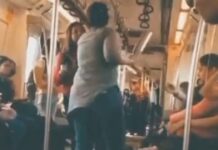 Woman fight in Delhi metro