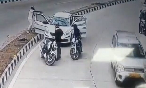 delhi robbery near pragati tunnel
