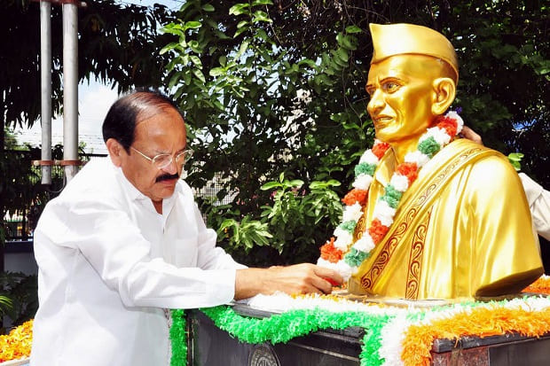 the_statue_of_Pingali_Venkayya_AIR_Station,_in_Vijayawada 