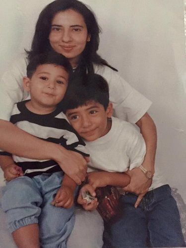 Orhan-Awatramanis-childhood-picture-with-his-mother-and-brother