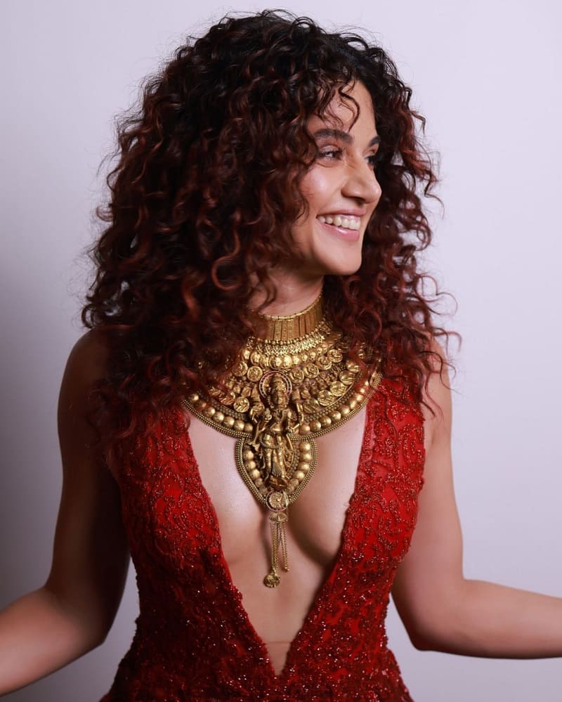 Taapsee Pannu hot
