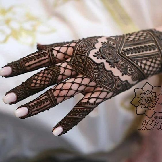 Diwali 2020 latest mehendi design: From Traditional Mehandi to Arabic Henna  Patterns for this Deepavali here
