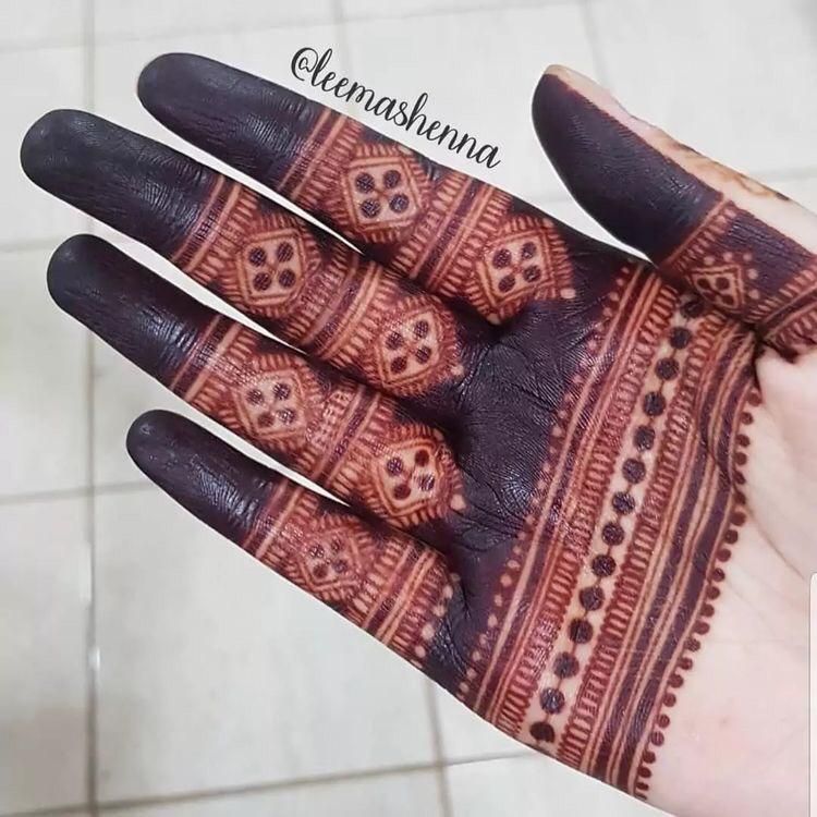 dark finger mehndi design