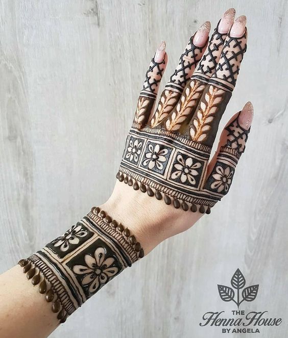 divided mehndi design