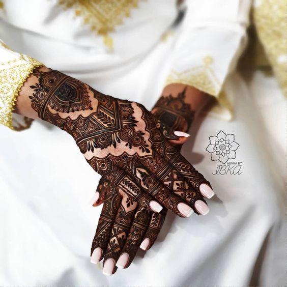 64+ Selected Beautiful Arabic Mehndi Designs for Back Hands (New 2018)
