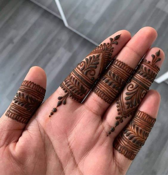 finger mehndi design