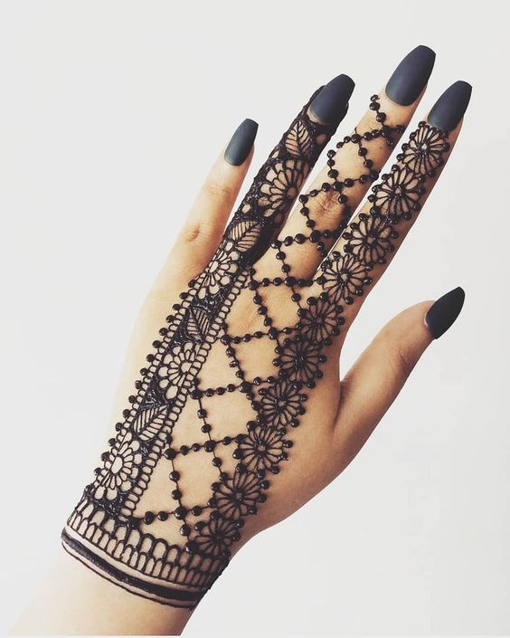 finger mehndi