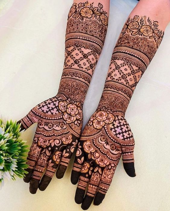 front hand mehndi design