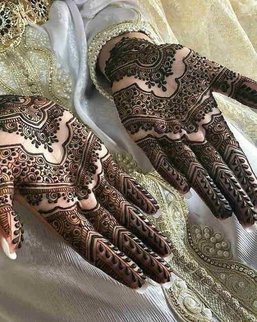 front hand mehndi design