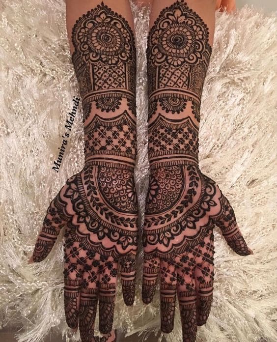 front hand mehndi design