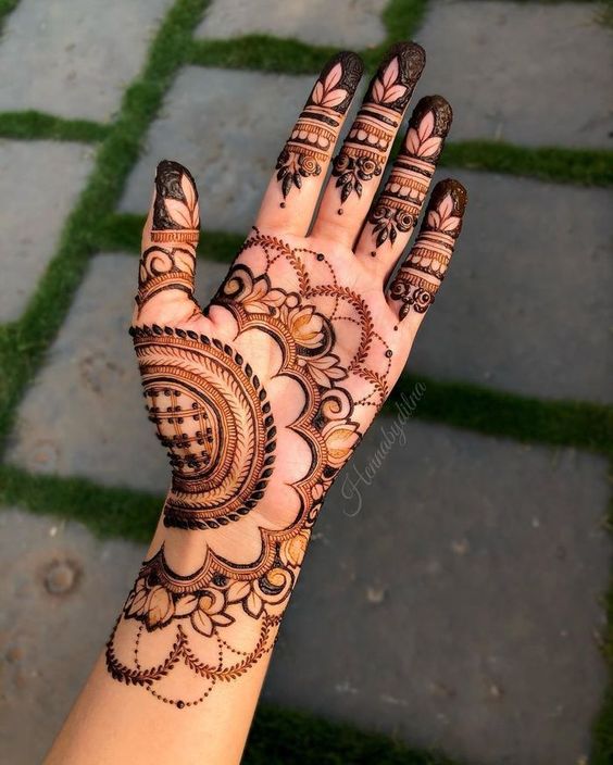 front hand simple mehndi design