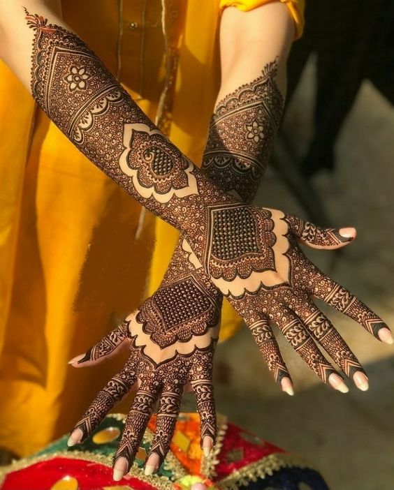 gorgeous bridal henna design