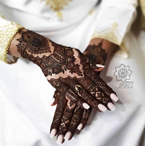 intricate modern mehndi design