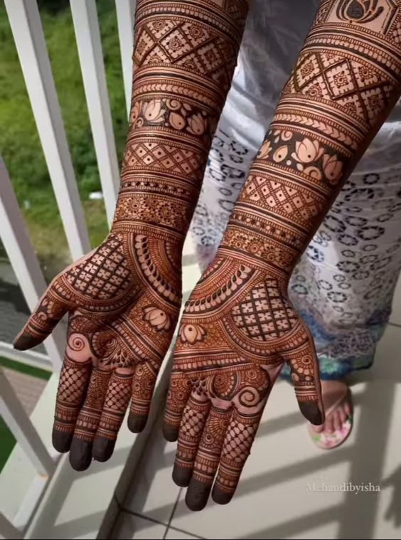 modern front hand mehndi design