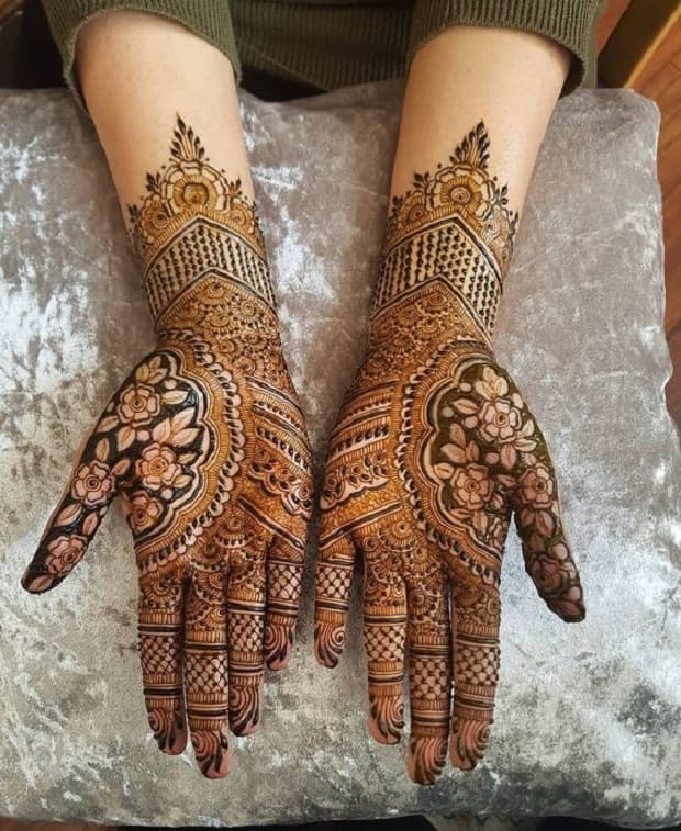 new royal front hand mehndi design