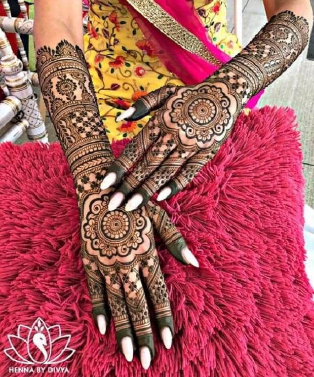 pretty back hand mehndi design