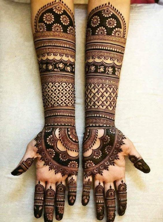 semi circle mehndi design