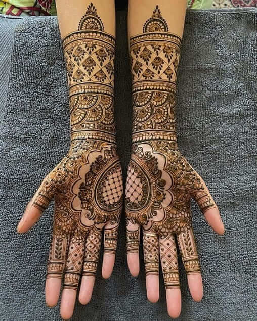 semi circle mehndi design